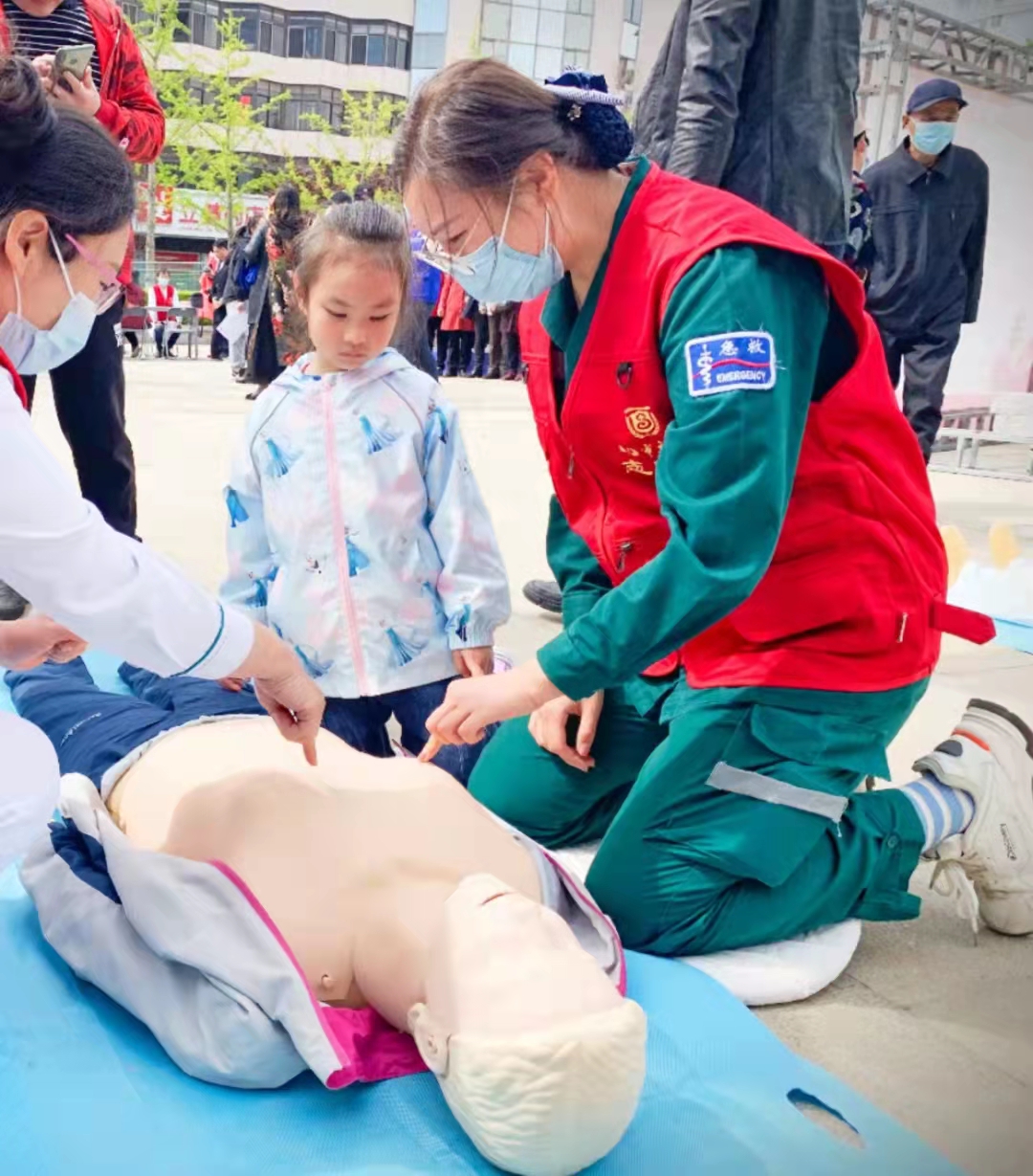 照片：2021年4月威海环翠楼科参加急诊急救进社区科普公益活动.jpg